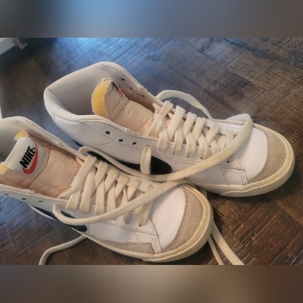 Nikes - Picture 2 of 5